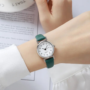 Quartz Leather Strap Wristwatch